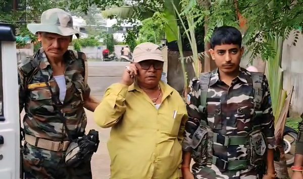 बड़कागांव में रिश्वतखोरी का मामला राजस्व कर्मचारी प्रहलाद मांझी रंगे हाथ गिरफ्तार