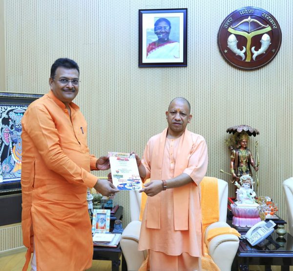 हजारीबाग सांसद मनीष जायसवाल ने सीएम योगी आदित्यनाथ से की मुलाकात, ‘सांसद तीर्थ दर्शन’ के लिए दिया आमंत्रण